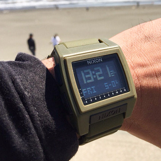 【5年間物損保証】ニクソン 腕時計 メンズ カーキ Base Tide Pro NIXON NA12121085-00 【国内正規品】