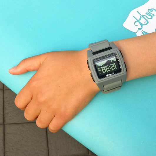 【5年間物損保証】ニクソン 腕時計 メンズ グレー Base Tide Pro NIXON NA1212145-00 【国内正規品】